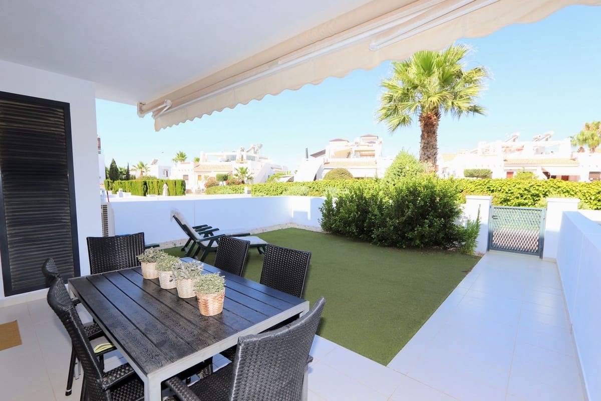 Apartamento de 2 habitaciones en Villamartin en venta con piscina garaje - 245.000 € (Ref: 9962332)