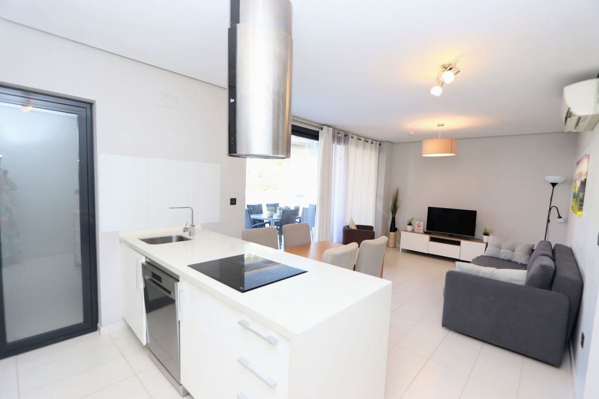 Apartamento de 2 habitaciones en Villamartin en venta con piscina garaje - 245.000 € (Ref: 9962332)