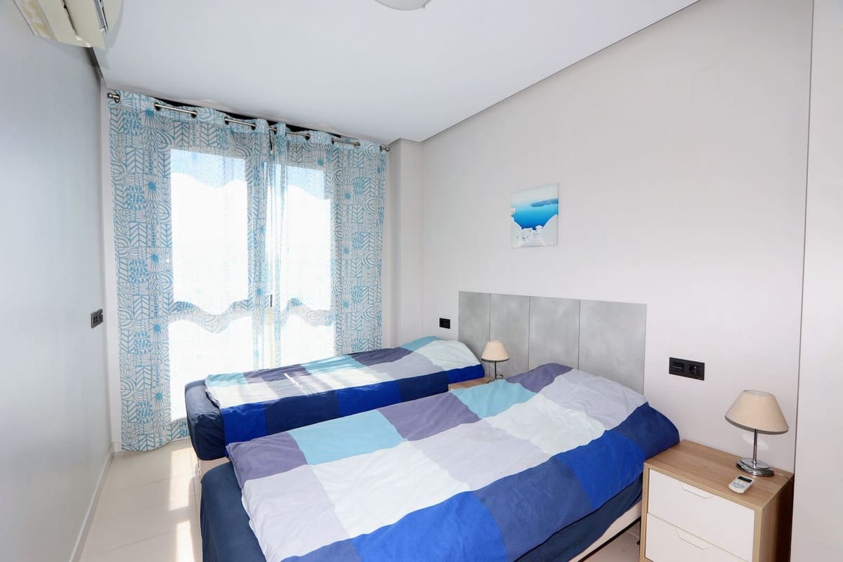 Apartamento de 2 habitaciones en Villamartin en venta con piscina garaje - 245.000 € (Ref: 9962332)