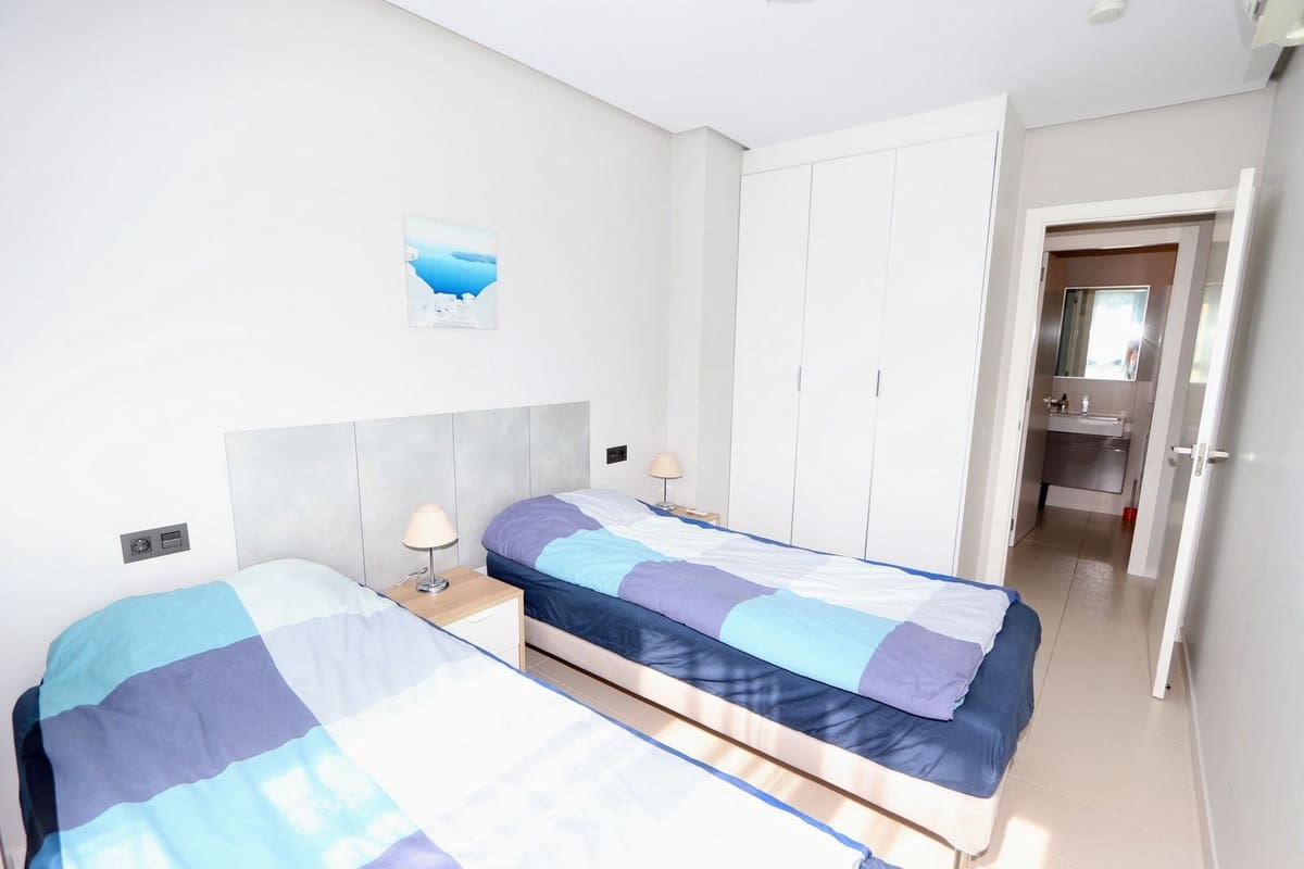 Apartamento de 2 habitaciones en Villamartin en venta con piscina garaje - 245.000 € (Ref: 9962332)