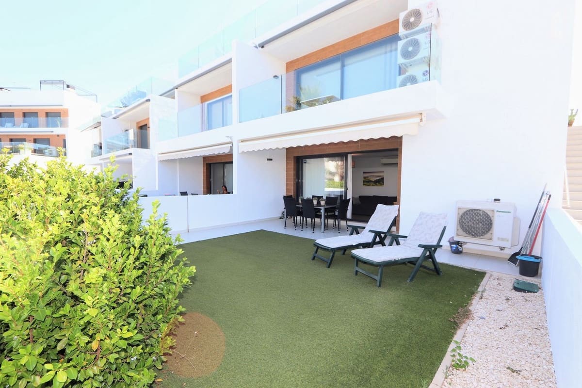 Apartamento de 2 habitaciones en Villamartin en venta con piscina garaje - 245.000 € (Ref: 9962332)