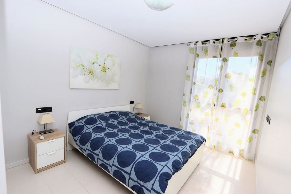 Apartamento de 2 habitaciones en Villamartin en venta con piscina garaje - 245.000 € (Ref: 9962332)