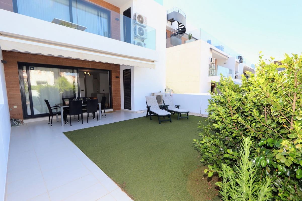 Apartamento de 2 habitaciones en Villamartin en venta con piscina garaje - 245.000 € (Ref: 9962332)