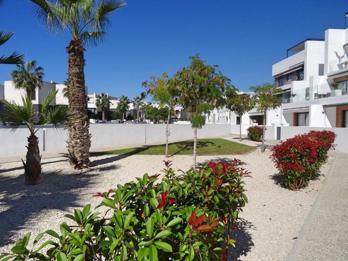 Apartamento de 2 habitaciones en Villamartin en venta con piscina garaje - 245.000 € (Ref: 9962332)