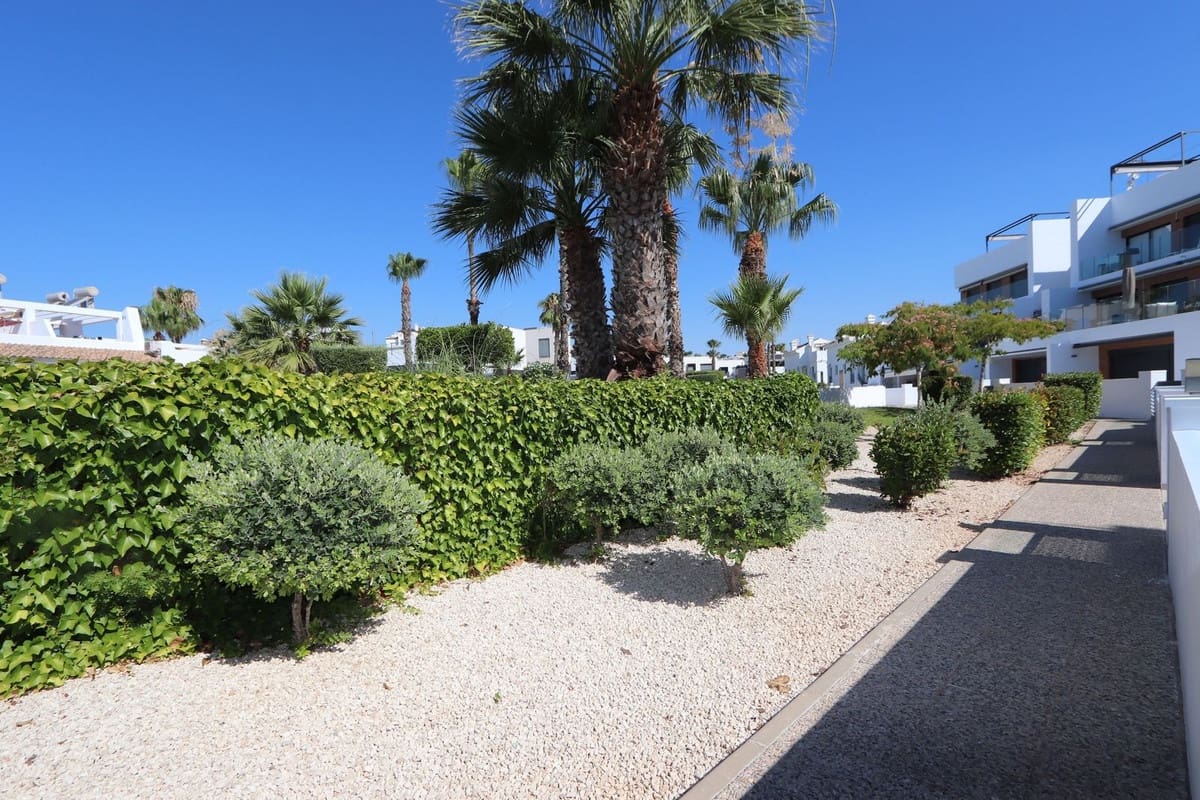 Apartamento de 2 habitaciones en Villamartin en venta con piscina garaje - 245.000 € (Ref: 9962332)