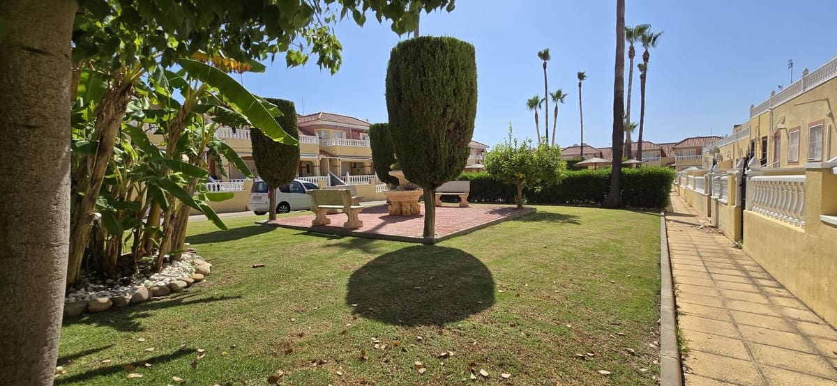 Casa de 3 habitaciones en Cabo Roig en venta con piscina - 210.000 € (Ref: 9962341)