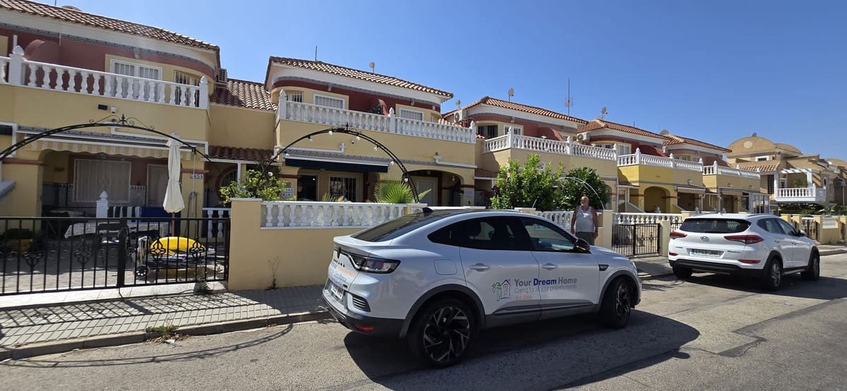 Casa de 3 habitaciones en Cabo Roig en venta con piscina - 210.000 € (Ref: 9962341)