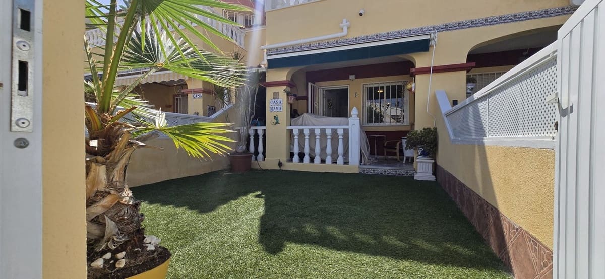 Casa de 3 habitaciones en Cabo Roig en venta con piscina - 210.000 € (Ref: 9962341)