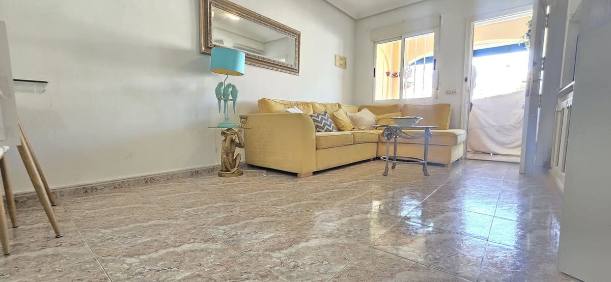 Casa de 3 habitaciones en Cabo Roig en venta con piscina - 210.000 € (Ref: 9962341)