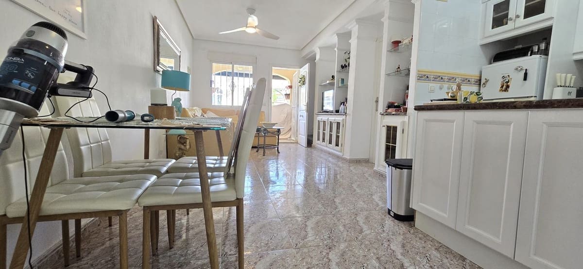 Casa de 3 habitaciones en Cabo Roig en venta con piscina - 210.000 € (Ref: 9962341)