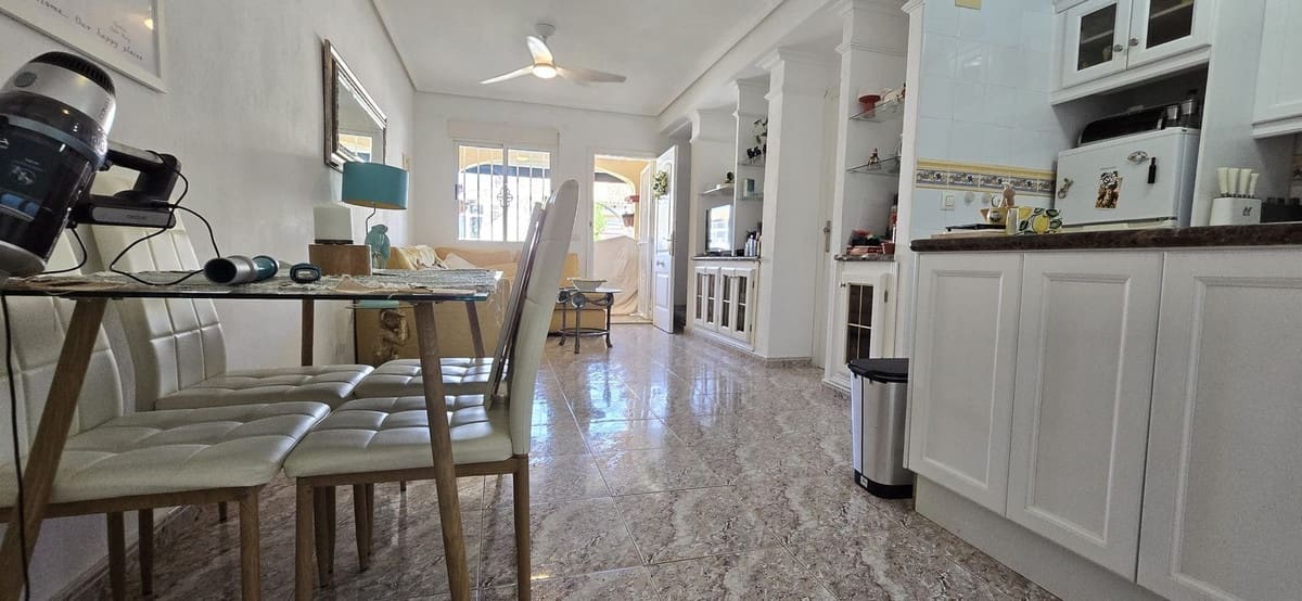 Casa de 3 habitaciones en Cabo Roig en venta con piscina - 210.000 € (Ref: 9962341)