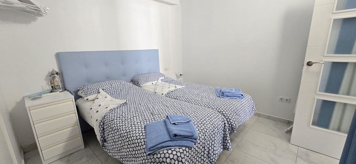 Casa de 3 habitaciones en Cabo Roig en venta con piscina - 210.000 € (Ref: 9962341)