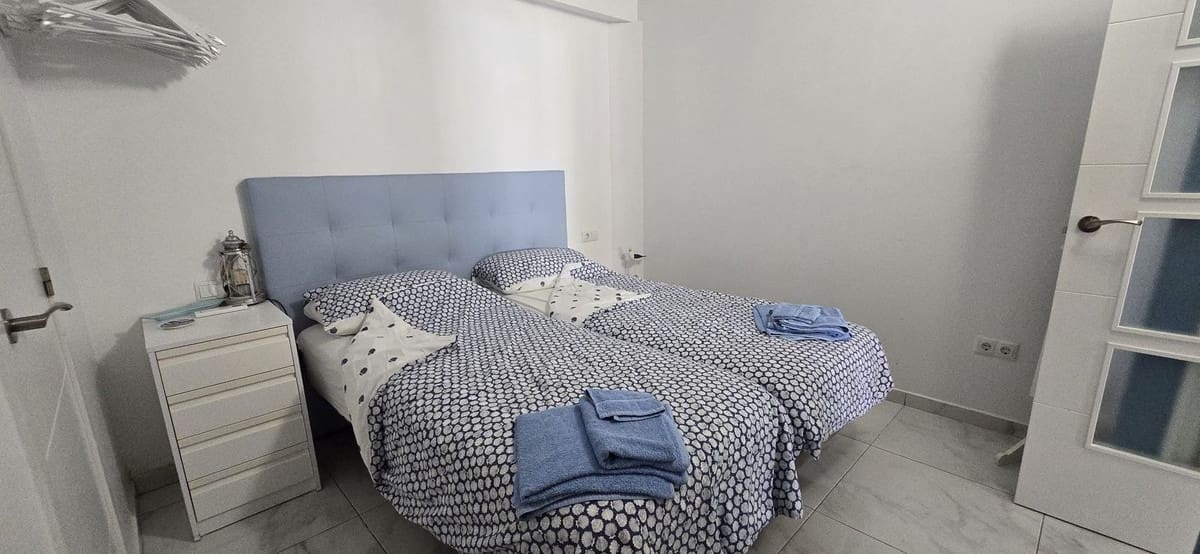 Casa de 3 habitaciones en Cabo Roig en venta con piscina - 210.000 € (Ref: 9962341)