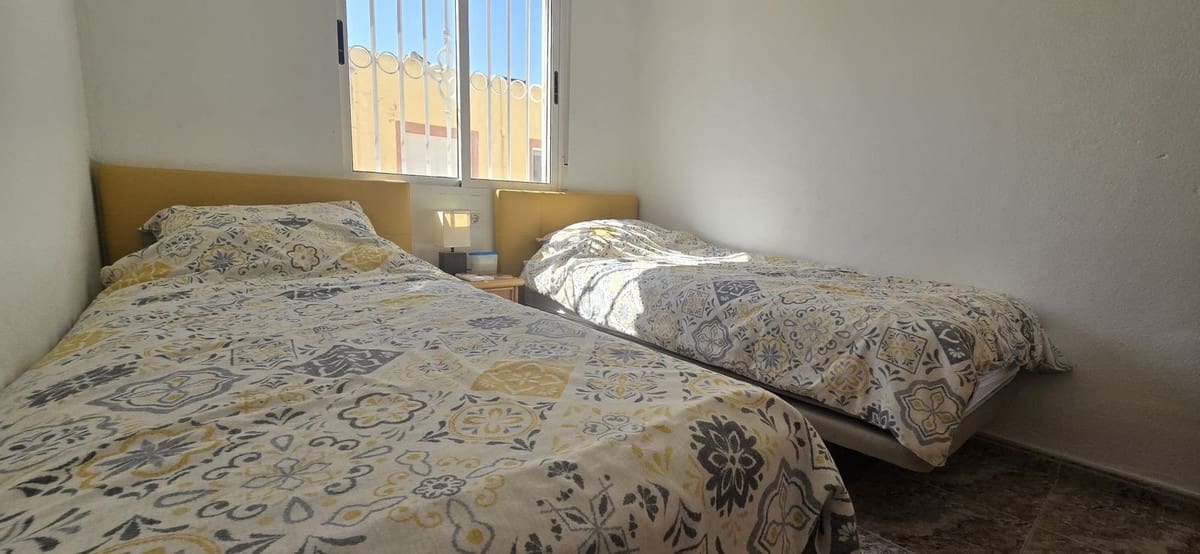 Casa de 3 habitaciones en Cabo Roig en venta con piscina - 210.000 € (Ref: 9962341)