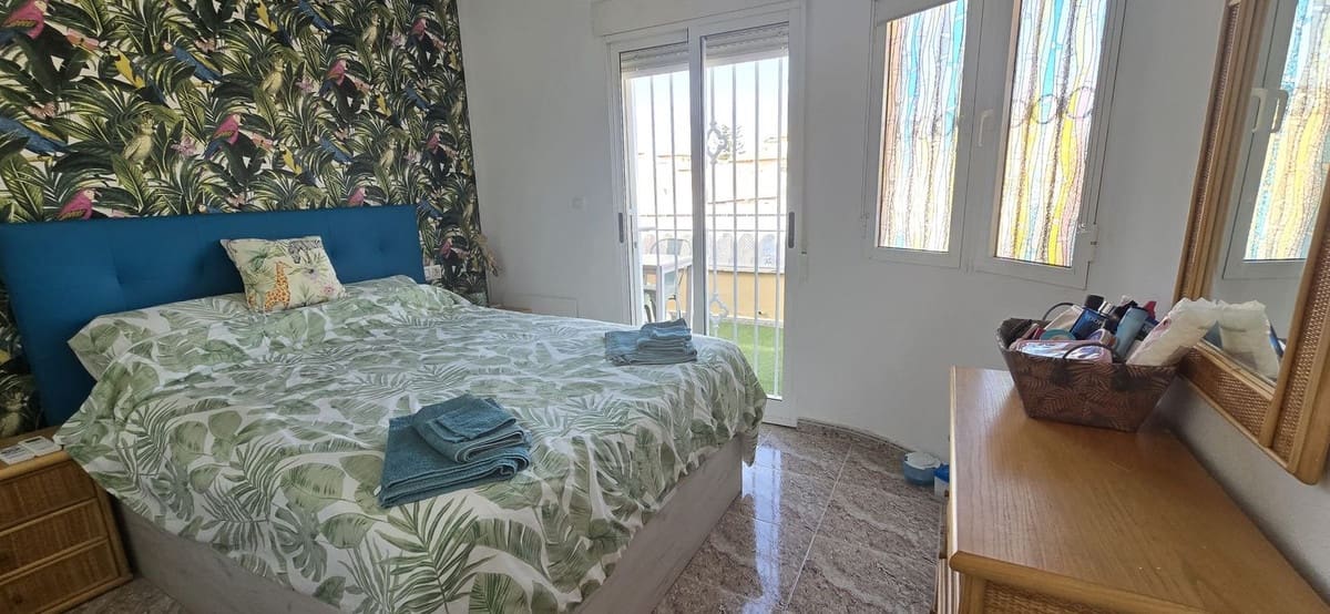 Casa de 3 habitaciones en Cabo Roig en venta con piscina - 210.000 € (Ref: 9962341)
