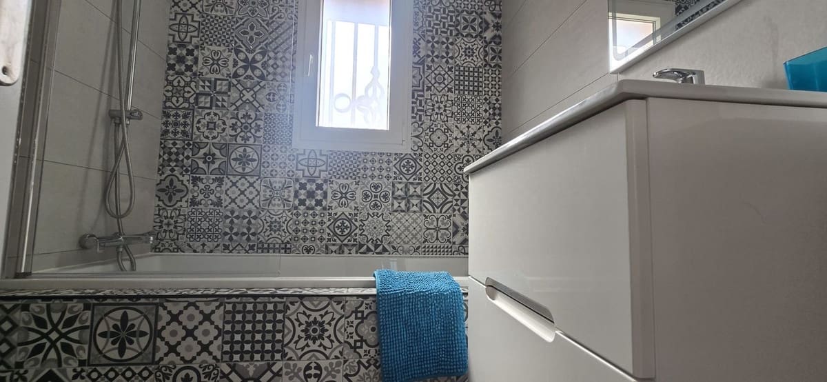 Casa de 3 habitaciones en Cabo Roig en venta con piscina - 210.000 € (Ref: 9962341)