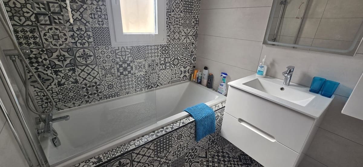Casa de 3 habitaciones en Cabo Roig en venta con piscina - 210.000 € (Ref: 9962341)