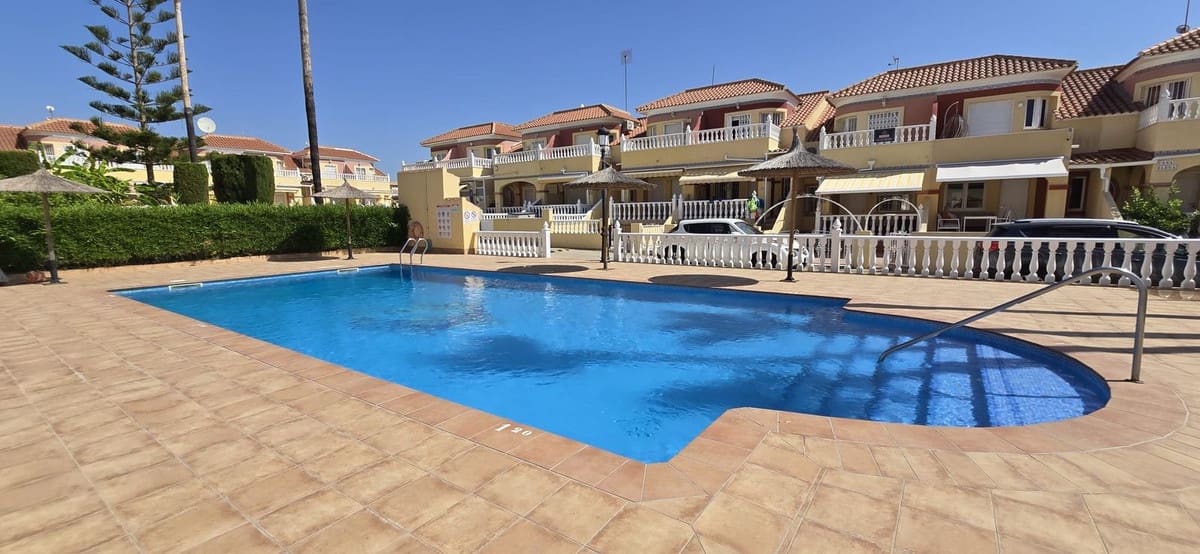Casa de 3 habitaciones en Cabo Roig en venta con piscina - 210.000 € (Ref: 9962341)