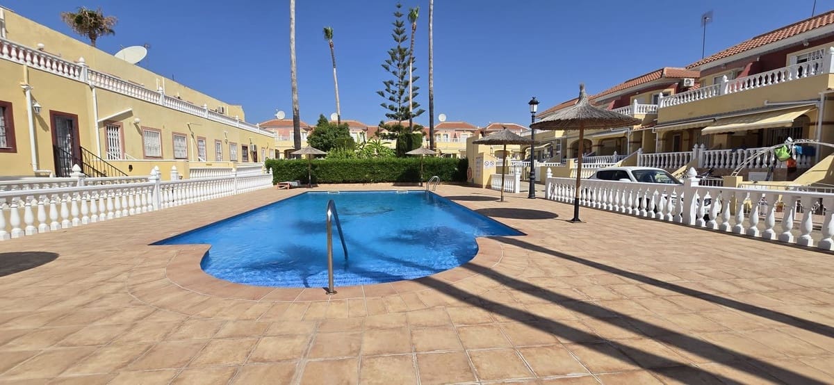 Casa de 3 habitaciones en Cabo Roig en venta con piscina - 210.000 € (Ref: 9962341)