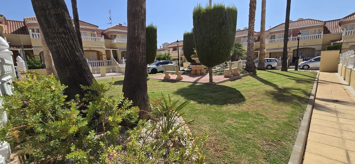 Casa de 3 habitaciones en Cabo Roig en venta con piscina - 210.000 € (Ref: 9962341)