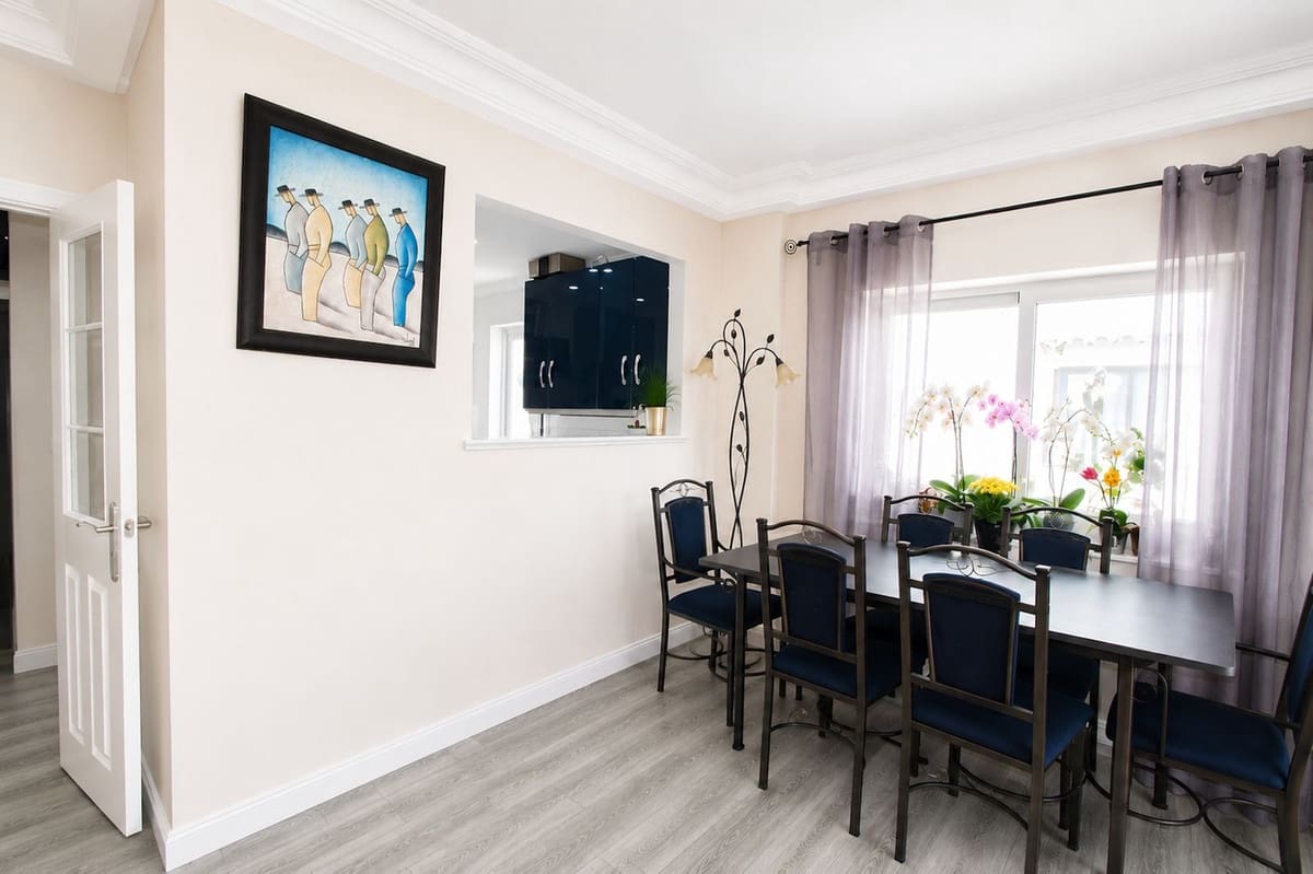 2 bedroom Apartment for sale in Calahonda - € 355,000 (Ref: 9964972)