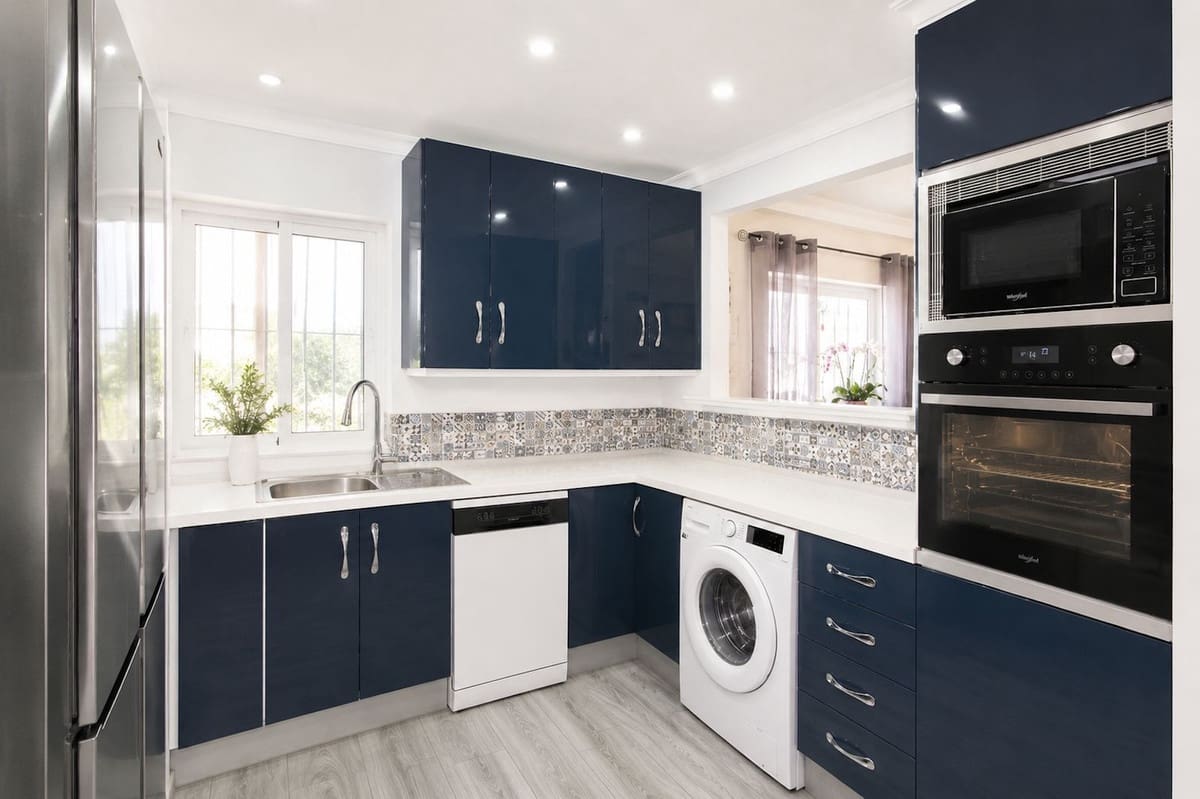 2 bedroom Apartment for sale in Calahonda - € 355,000 (Ref: 9964972)