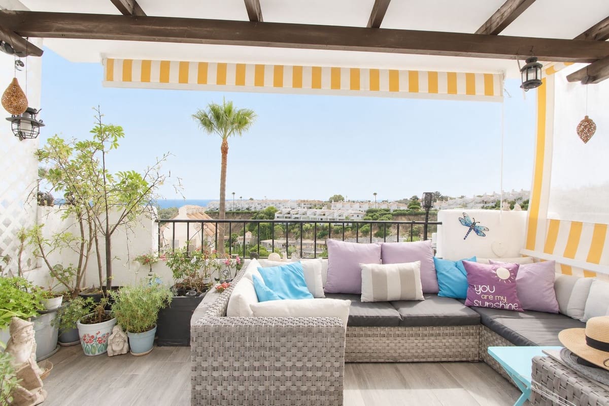 2 bedroom Apartment for sale in Calahonda - € 355,000 (Ref: 9964972)