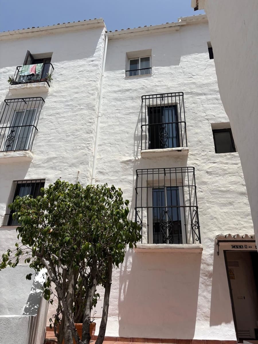 1 soverom Leilighet til salgs i Puerto Banus - € 656 000 (Ref: 9964973)