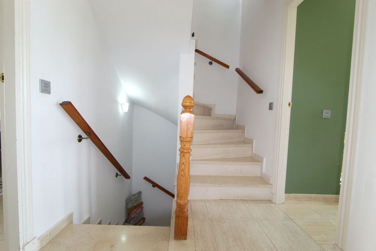 5 bedroom Townhouse for sale in Marbella with pool - € 560,000 (Ref: 9964975)