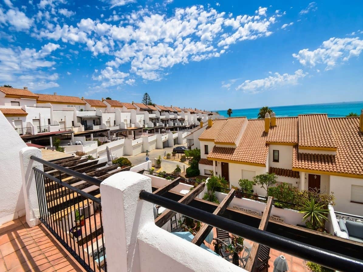 4 bedroom Villa for sale in Manilva with pool garage - € 439,000 (Ref: 9970313)