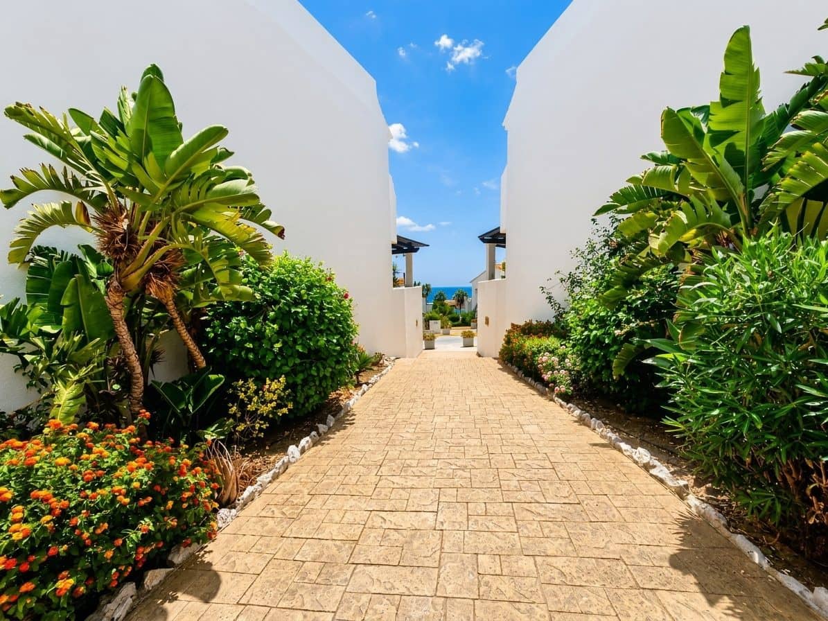 4 bedroom Villa for sale in Manilva with pool garage - € 439,000 (Ref: 9970313)