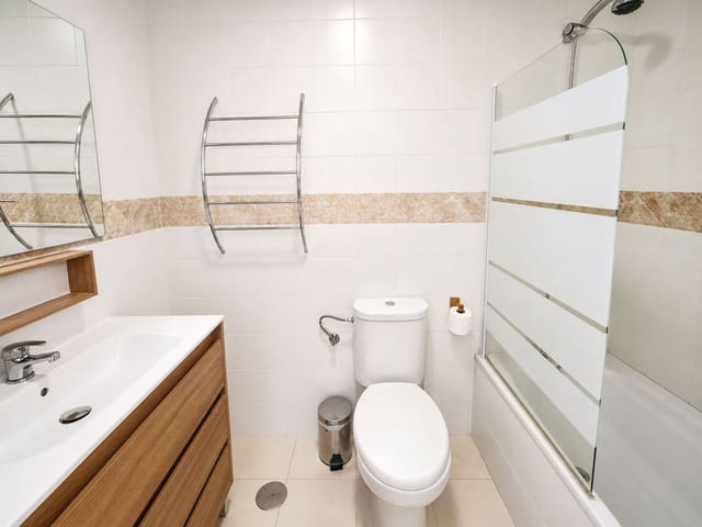 2 Zimmer Apartment zu verkaufen in La Duquesa / Puerto de la Duquesa, Manilva mit Pool - 260.000 € (Ref: 9973016)