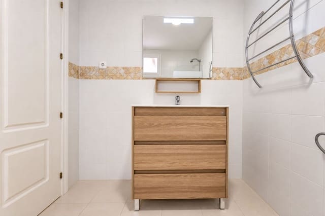 2 Zimmer Apartment zu verkaufen in La Duquesa / Puerto de la Duquesa, Manilva mit Pool - 260.000 € (Ref: 9973016)