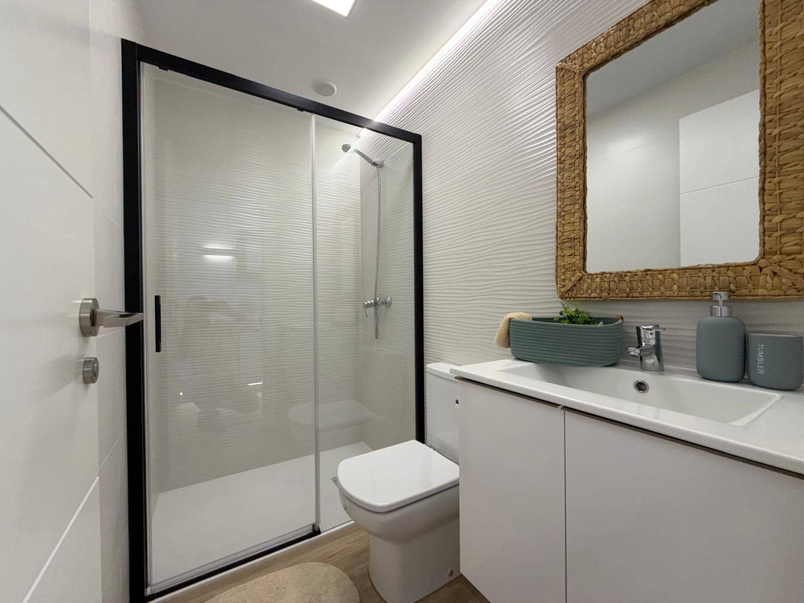 Apartamento de 3 habitaciones en Torrevieja en venta con piscina - 259.700 € (Ref: 9973024)