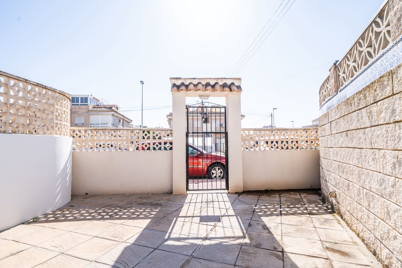 Apartamento de 1 habitación en Torrevieja en venta con piscina garaje - 184.000 € (Ref: 9975012)