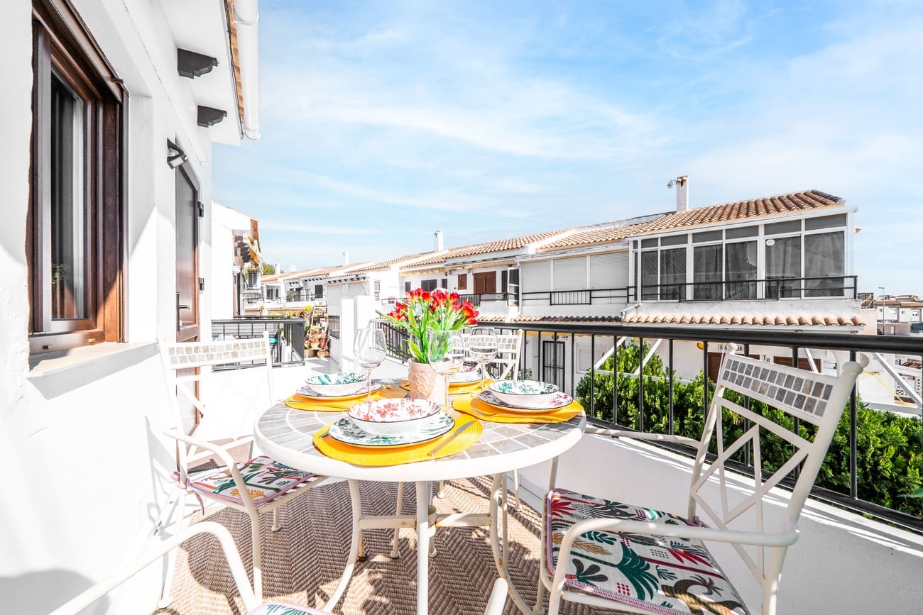 Apartamento de 1 habitación en Torrevieja en venta con piscina garaje - 184.000 € (Ref: 9975012)