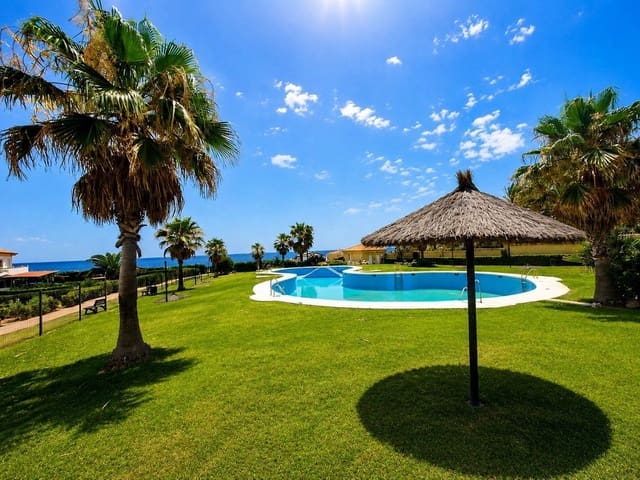 4 makuuhuone Omakotitalo myytävänä paikassa La Duquesa / Puerto de la Duquesa, Manilva mukana uima-altaan - 439 000 € (Ref: 9975021)