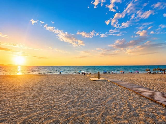 4 makuuhuone Omakotitalo myytävänä paikassa La Duquesa / Puerto de la Duquesa, Manilva mukana uima-altaan - 439 000 € (Ref: 9975021)