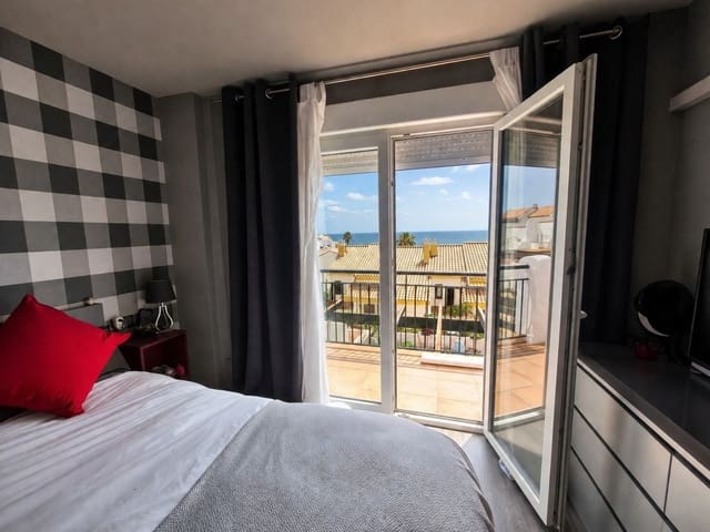 4 chambre Maison de Ville à vendre à La Duquesa / Puerto de la Duquesa, Manilva avec piscine - 439 000 € (Ref: 9975021)