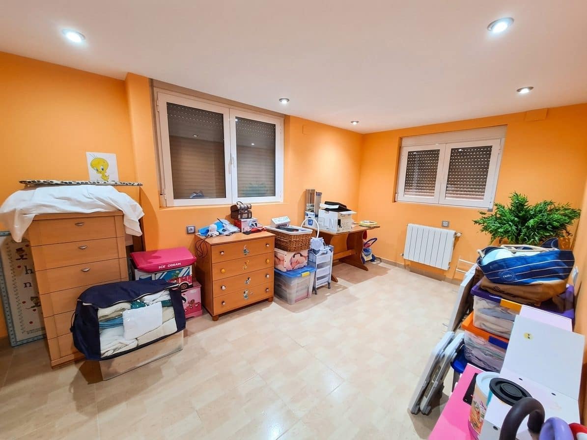6 bedroom Villa for sale in Torrevieja with pool garage - € 280,000 (Ref: 9975022)