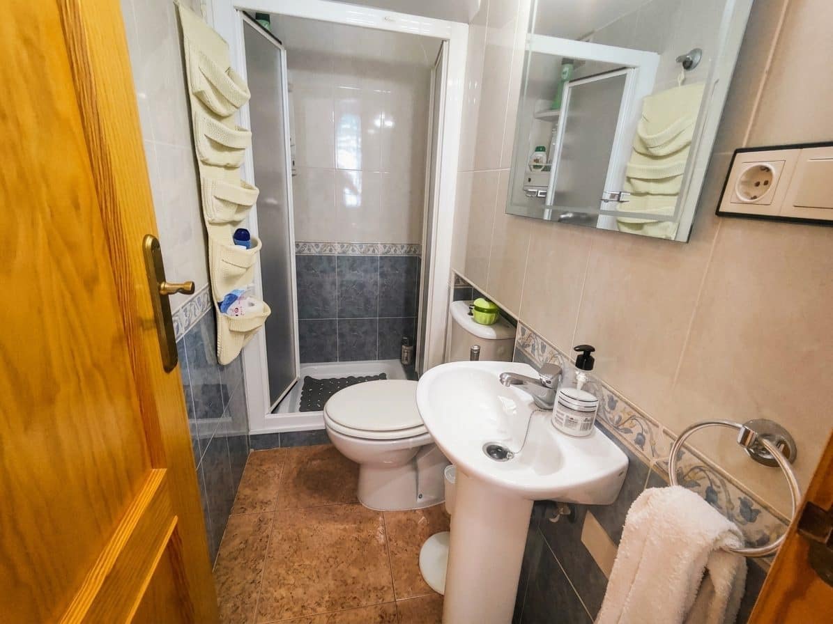 6 bedroom Villa for sale in Torrevieja with pool garage - € 280,000 (Ref: 9975022)