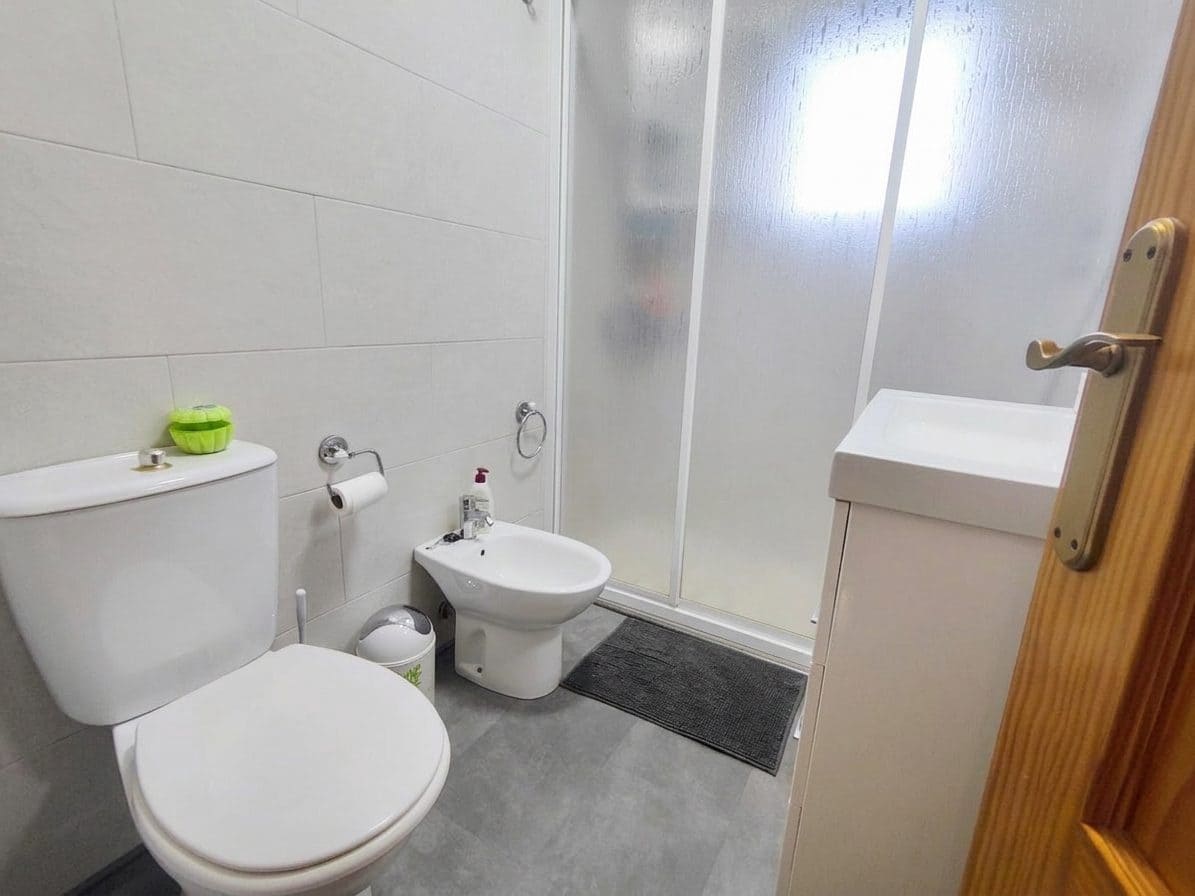 6 bedroom Villa for sale in Torrevieja with pool garage - € 280,000 (Ref: 9975022)