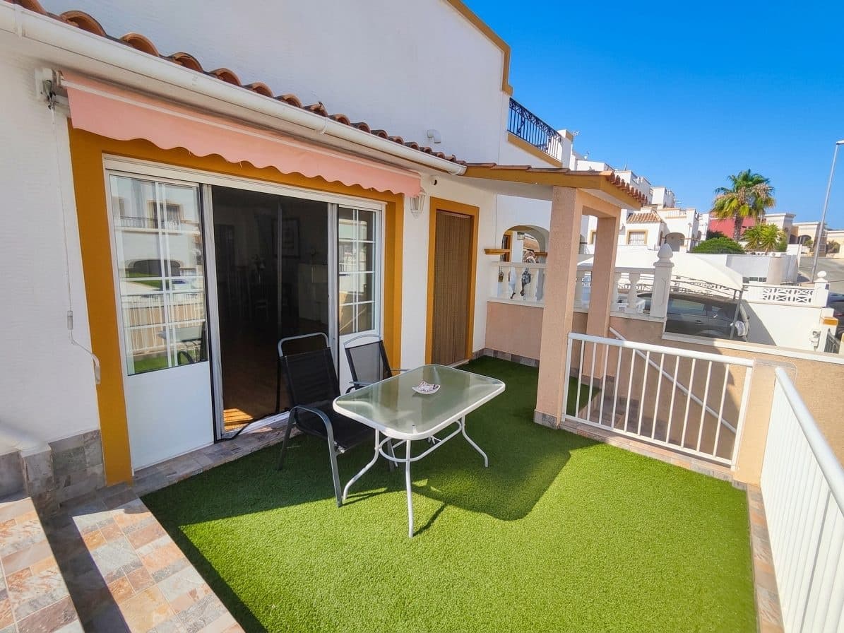 6 bedroom Villa for sale in Torrevieja with pool garage - € 280,000 (Ref: 9975022)