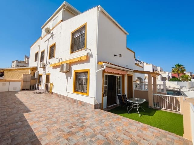 6 Zimmer Villa zu verkaufen in Punta Prima, Torrevieja mit Pool Garage - 280.000 € (Ref: 9975022)