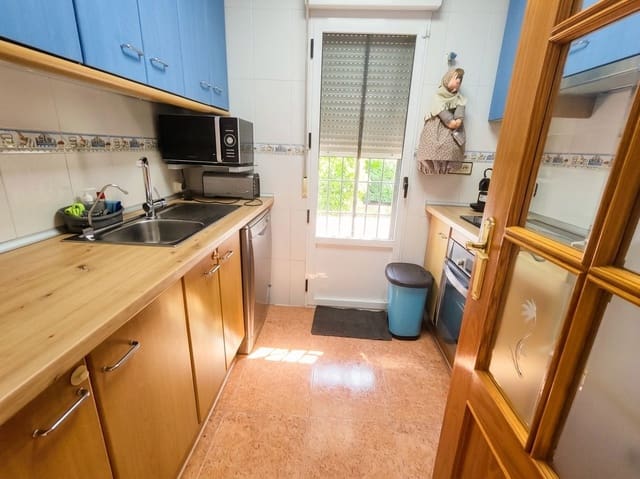 6 Zimmer Villa zu verkaufen in Punta Prima, Torrevieja mit Pool Garage - 280.000 € (Ref: 9975022)