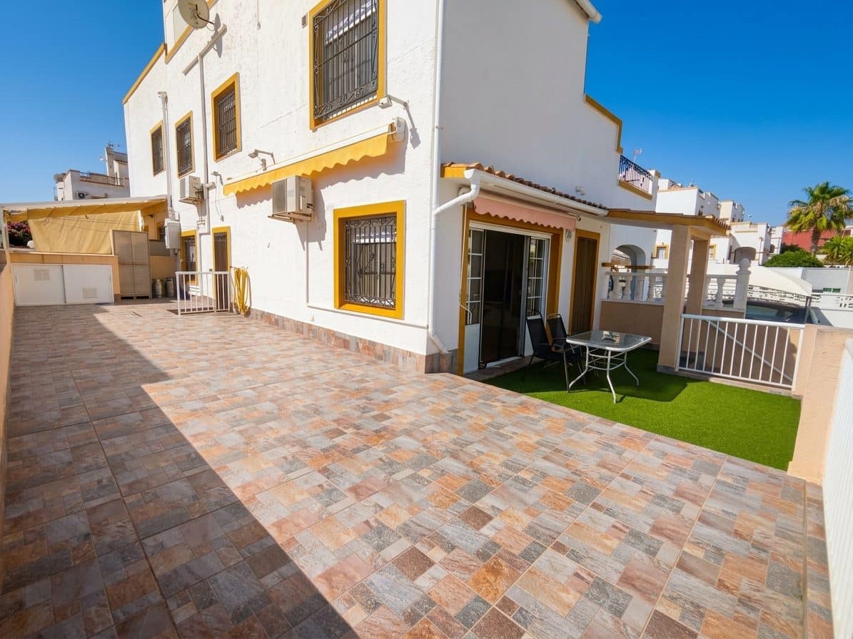 6 bedroom Villa for sale in Torrevieja with pool garage - € 280,000 (Ref: 9975022)