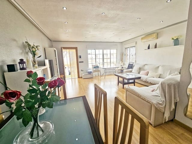 6 Zimmer Villa zu verkaufen in Punta Prima, Torrevieja mit Pool Garage - 280.000 € (Ref: 9975022)