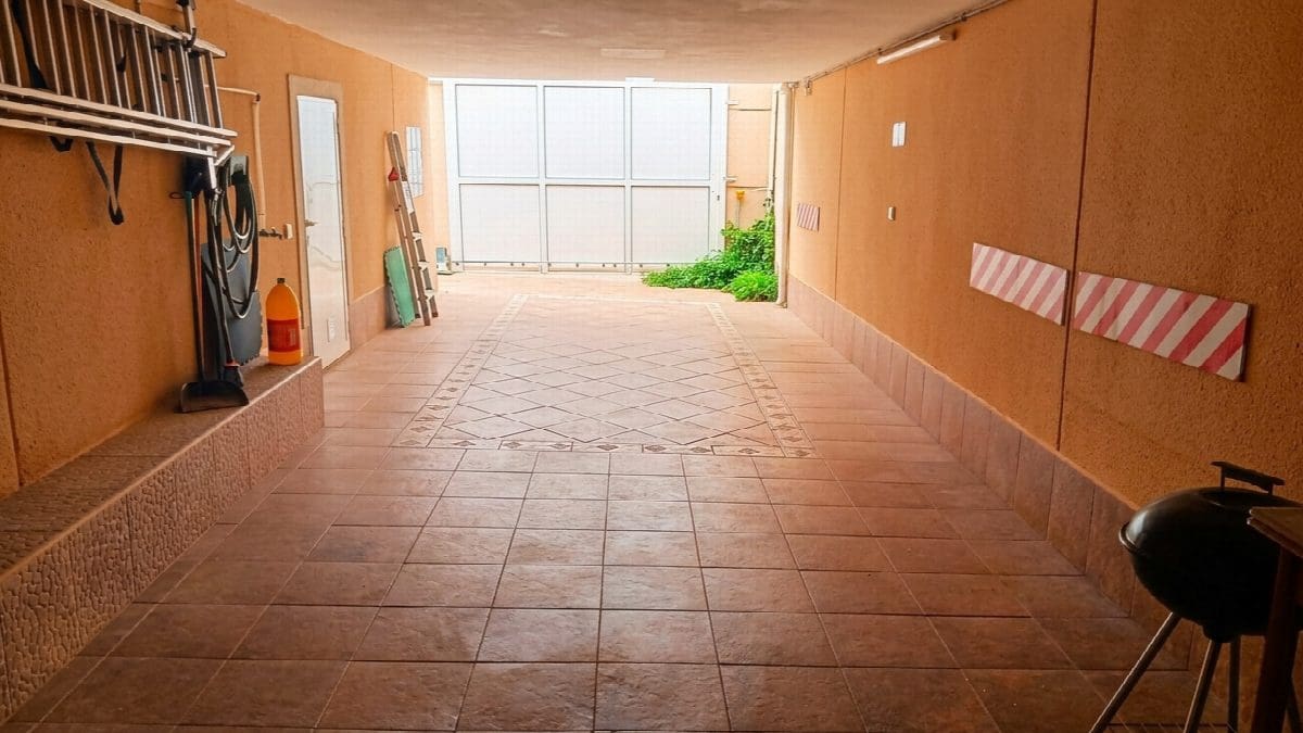 6 bedroom Villa for sale in Torrevieja with pool garage - € 280,000 (Ref: 9975022)