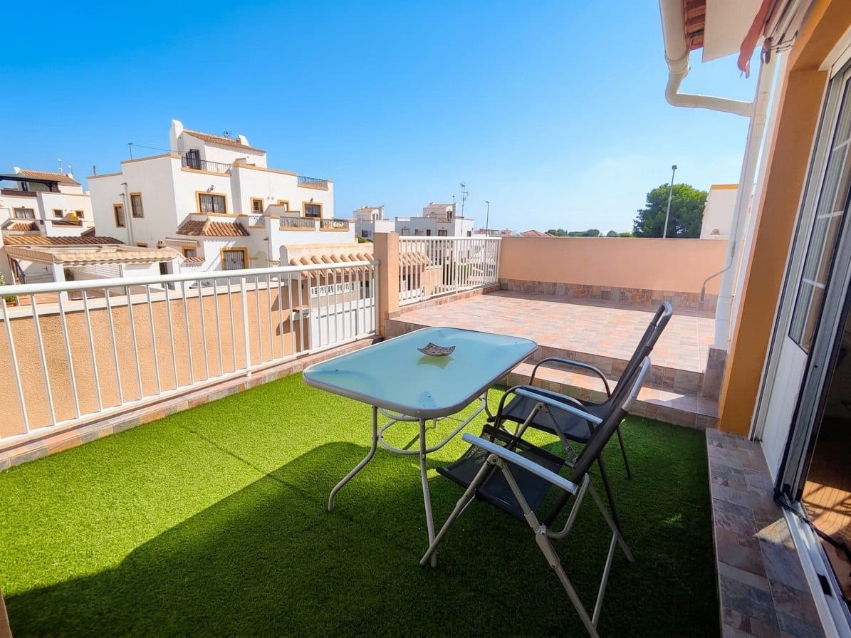 6 bedroom Villa for sale in Torrevieja with pool garage - € 280,000 (Ref: 9975022)