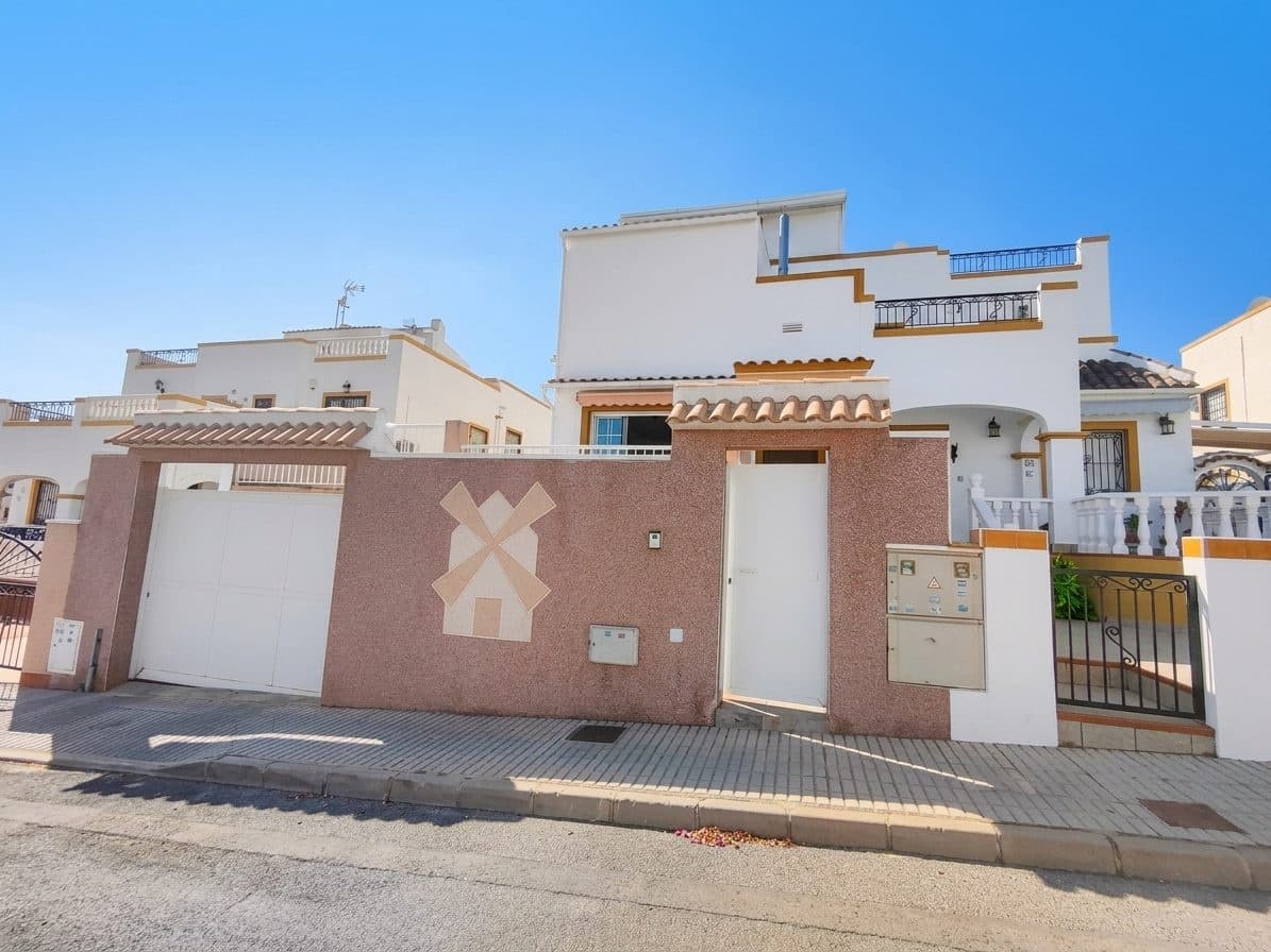 6 bedroom Villa for sale in Torrevieja with pool garage - € 280,000 (Ref: 9975022)